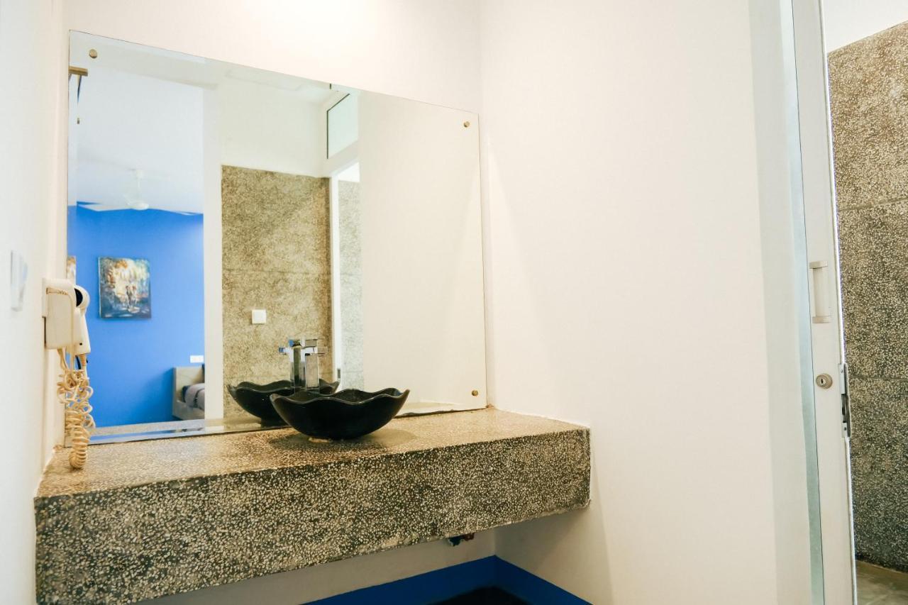 Queentown Hostel Siem Reap Bagian luar foto