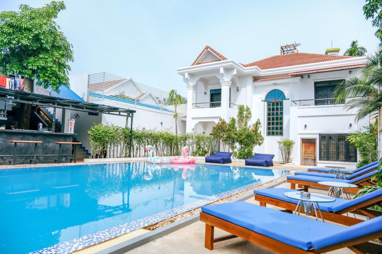 Queentown Hostel Siem Reap Bagian luar foto