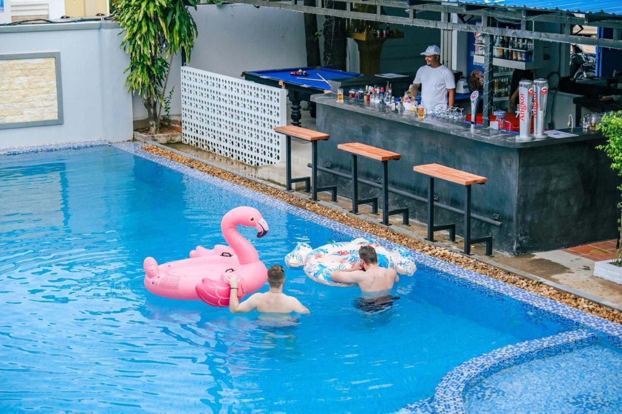 Queentown Hostel Siem Reap Bagian luar foto