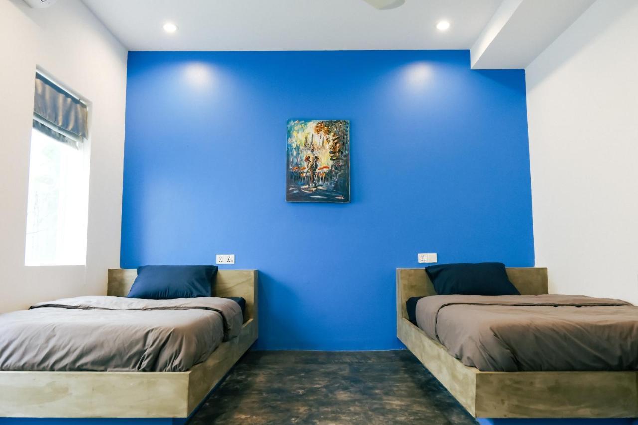 Queentown Hostel Siem Reap Bagian luar foto