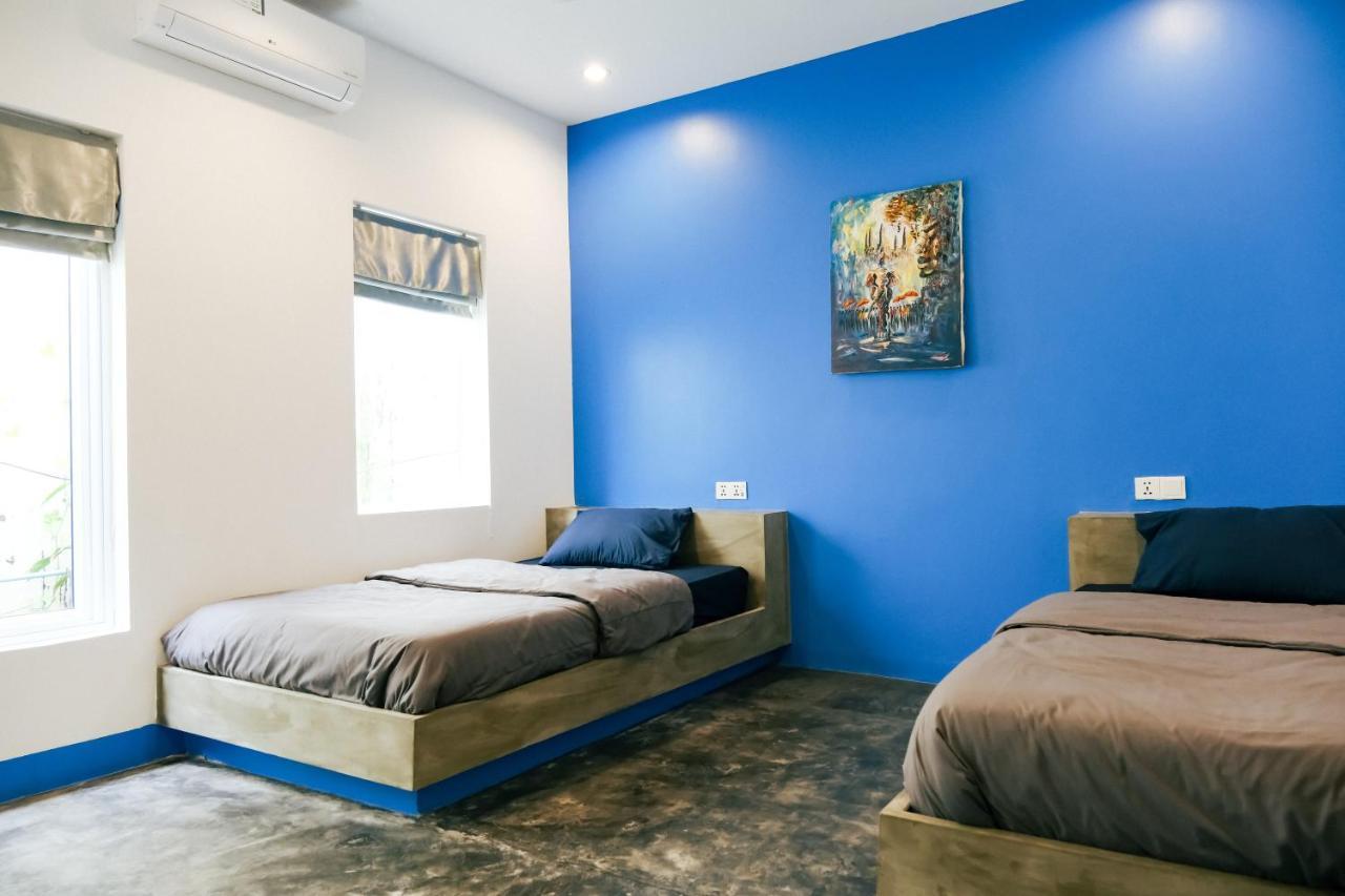 Queentown Hostel Siem Reap Bagian luar foto