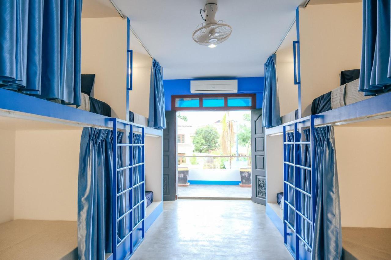 Queentown Hostel Siem Reap Bagian luar foto
