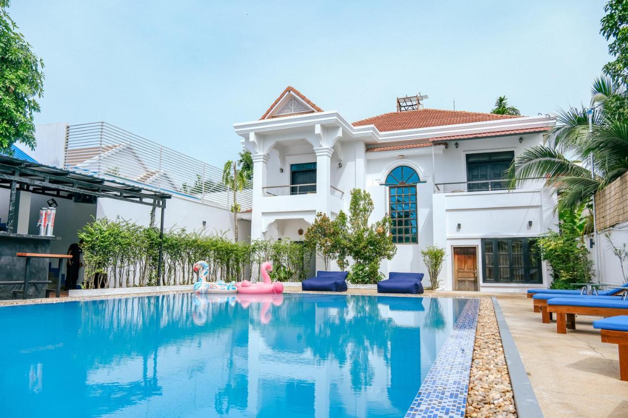 Queentown Hostel Siem Reap Bagian luar foto