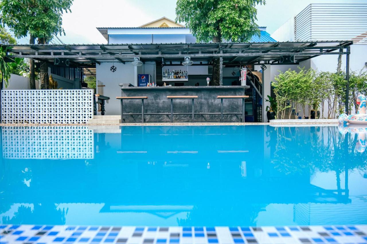Queentown Hostel Siem Reap Bagian luar foto